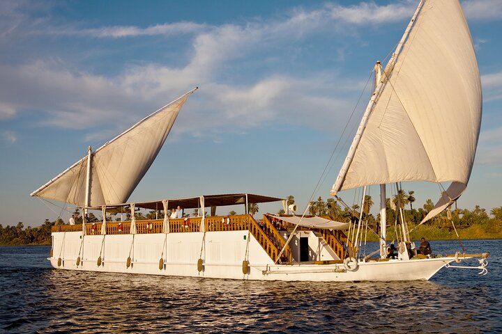 From Cairo Airport : 9-Days Private Egypt Tour and Dahabya Cruise